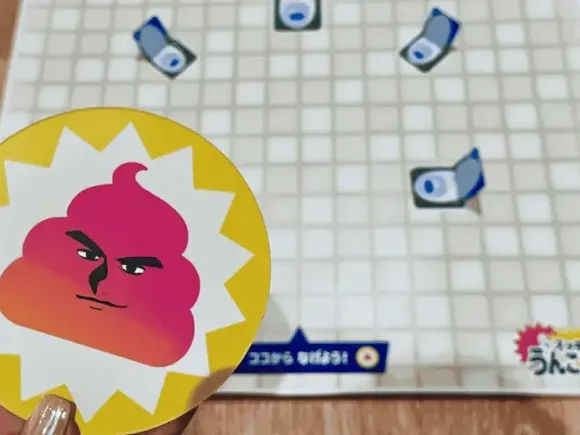 メンコ遊びによって気持ちの発散を目的としたゲーム「うんこメンコ」